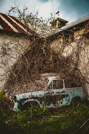 Old Cars Buda Barn Corner